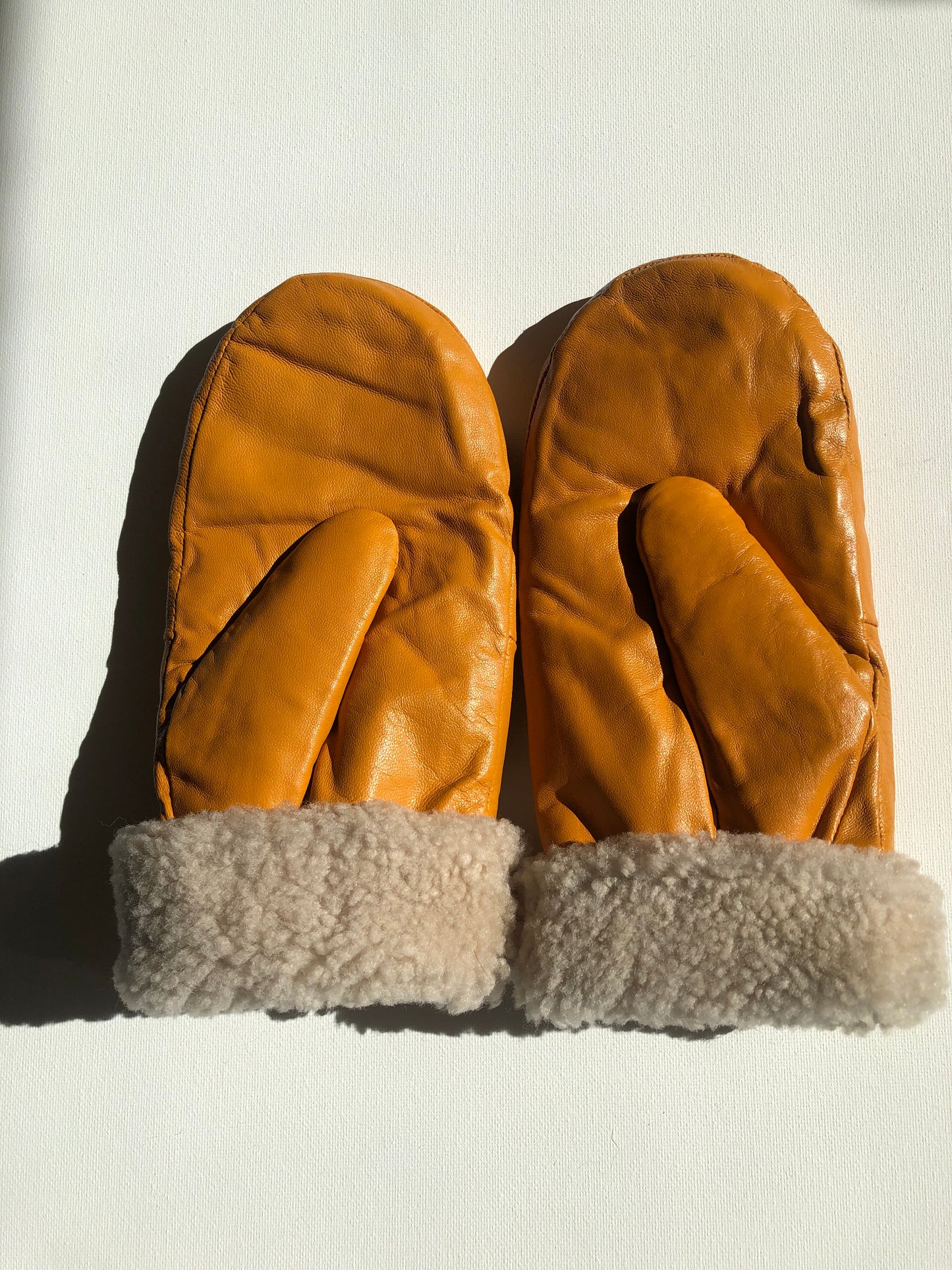 LEATHER SHEARLING MITTENS
