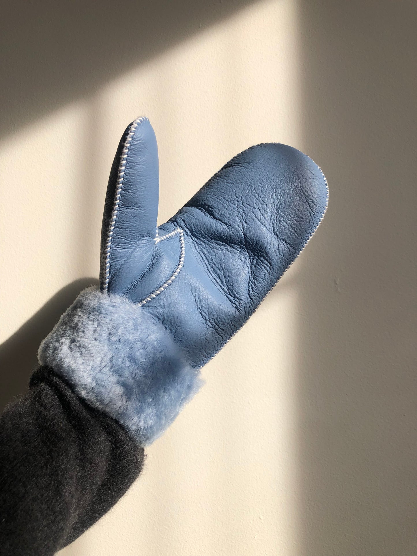 SHEARLING MITTENS - snow pastel