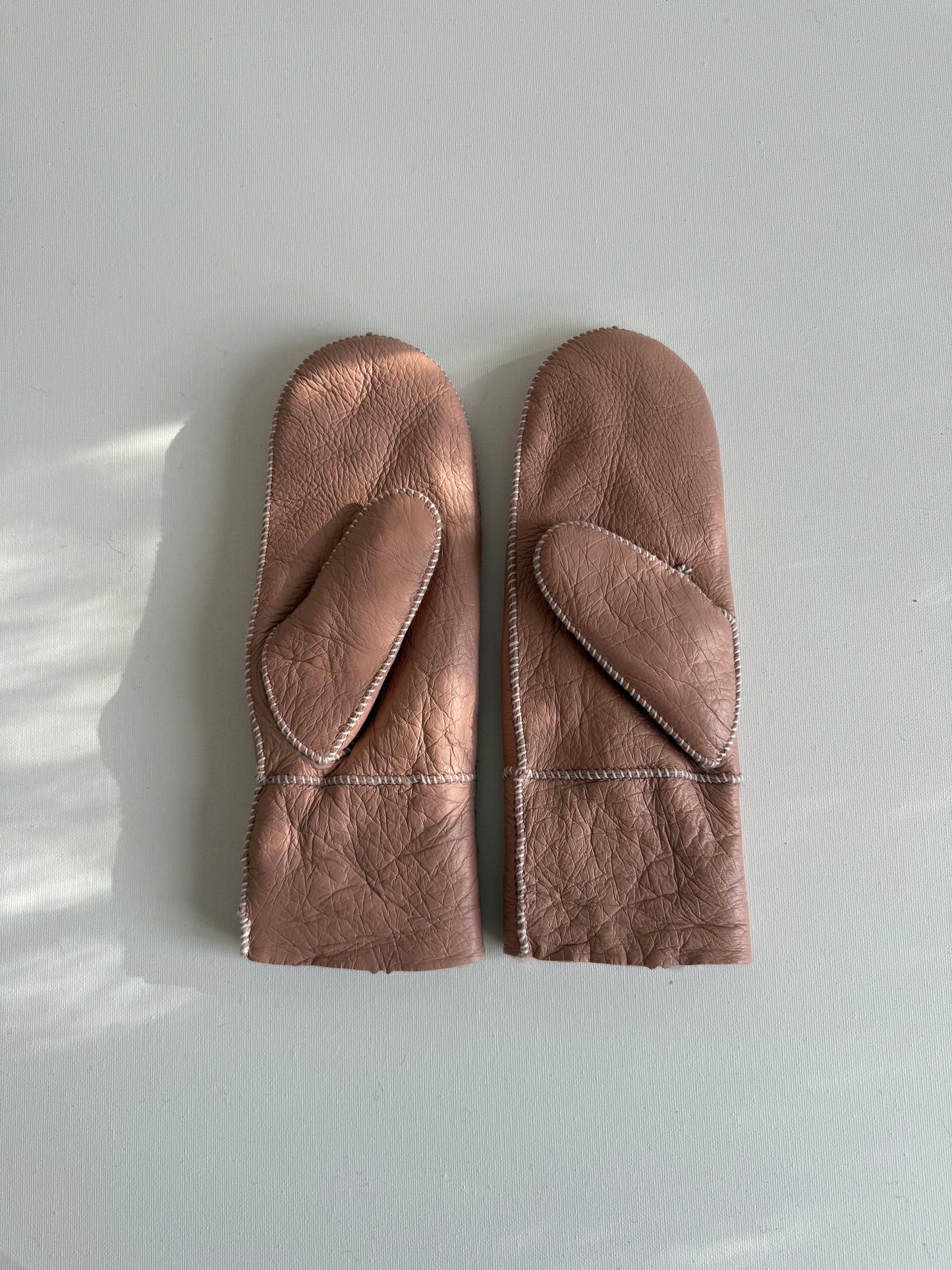 SHEARLING MITTENS - snow pastel