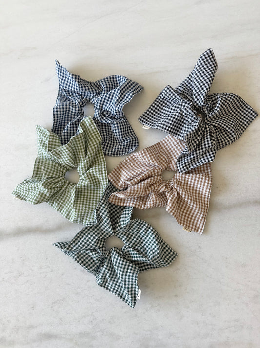 MINI GINGHAM PETAL SCRUNCHIES - neutral