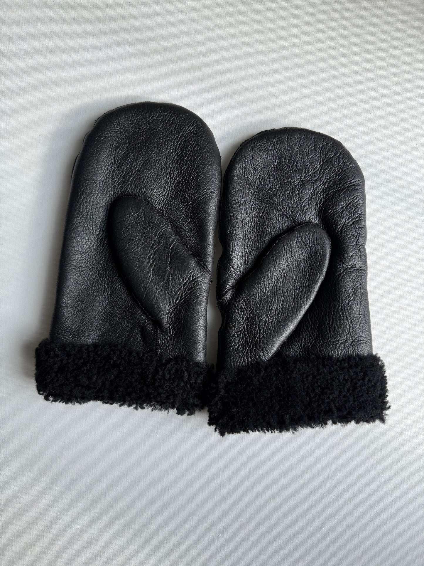 PUFFY SHEARLING MITTENS