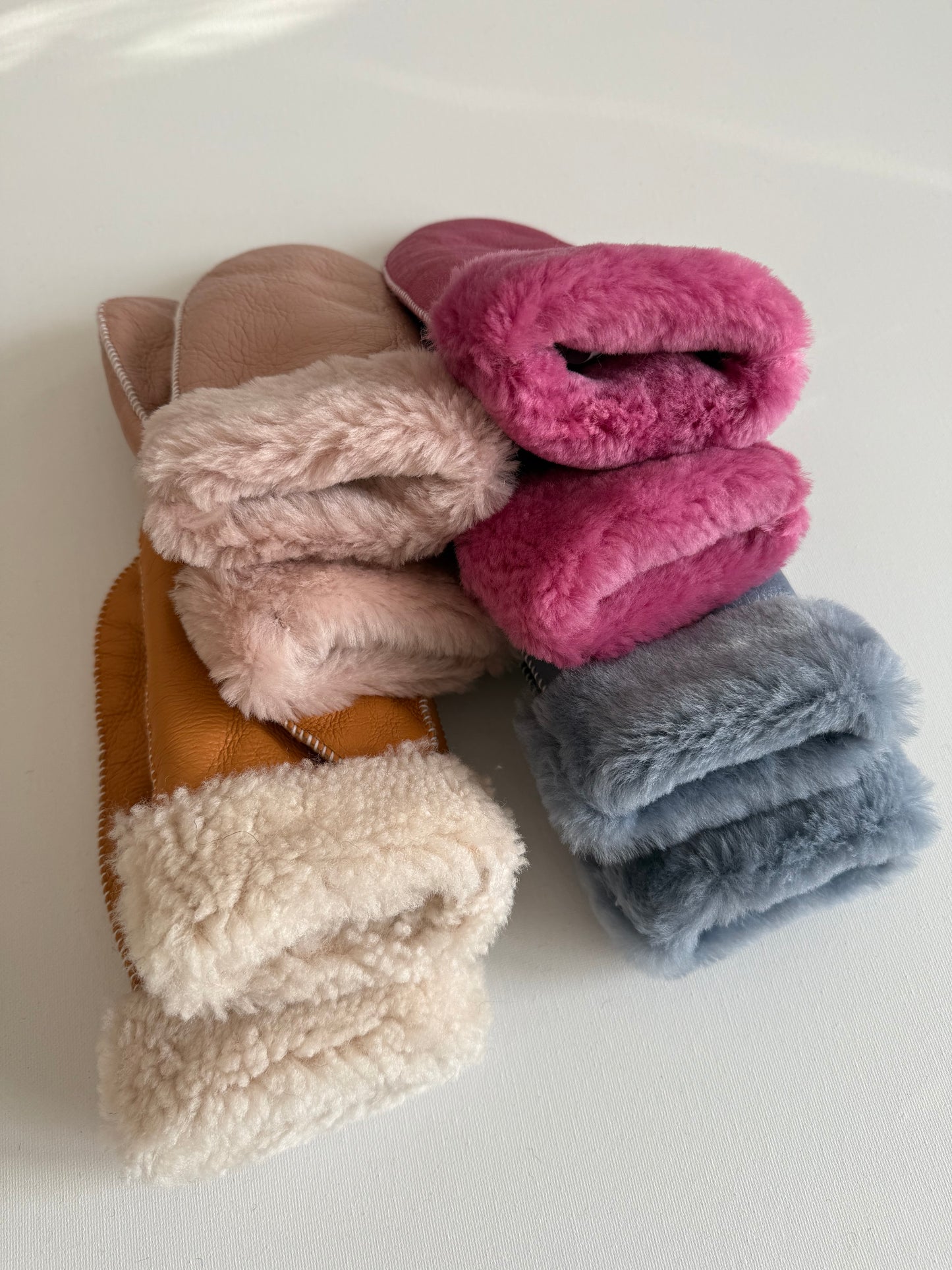 SHEARLING MITTENS - snow pastel