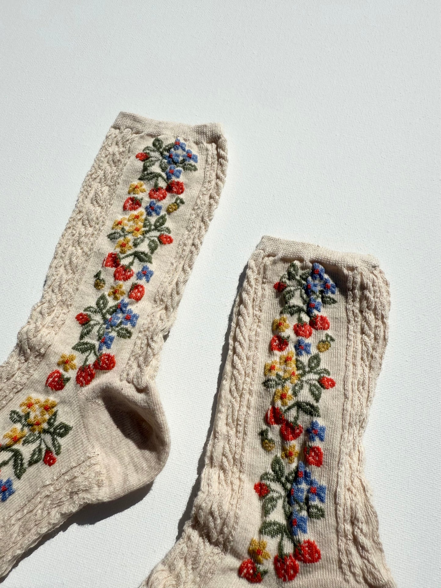 WILD STRAWBERRY SOCKS