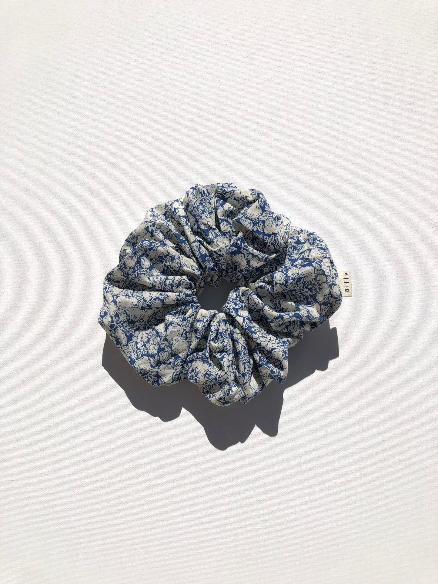 VICTORIA FLORAL SCRUNCHIE