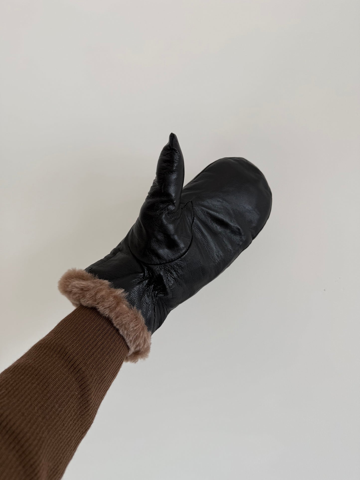 LEATHER SHEARLING MITTENS