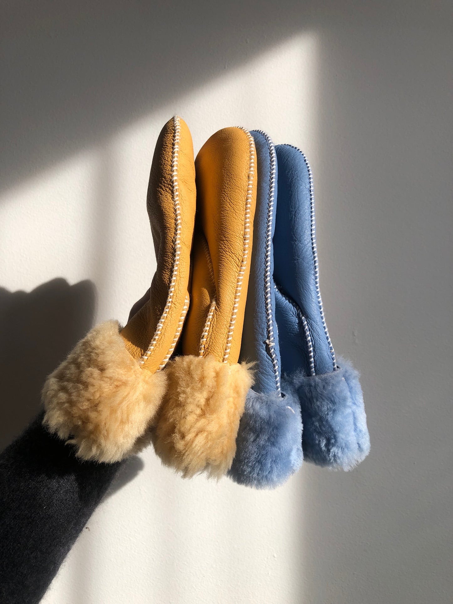 SHEARLING MITTENS - snow pastel