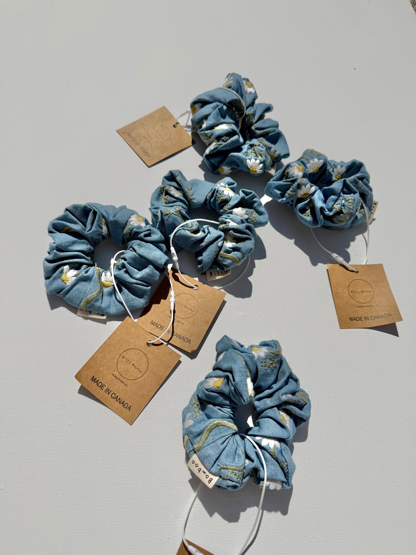 EMBROIDERED DAISY DENIM SCRUNCHIE