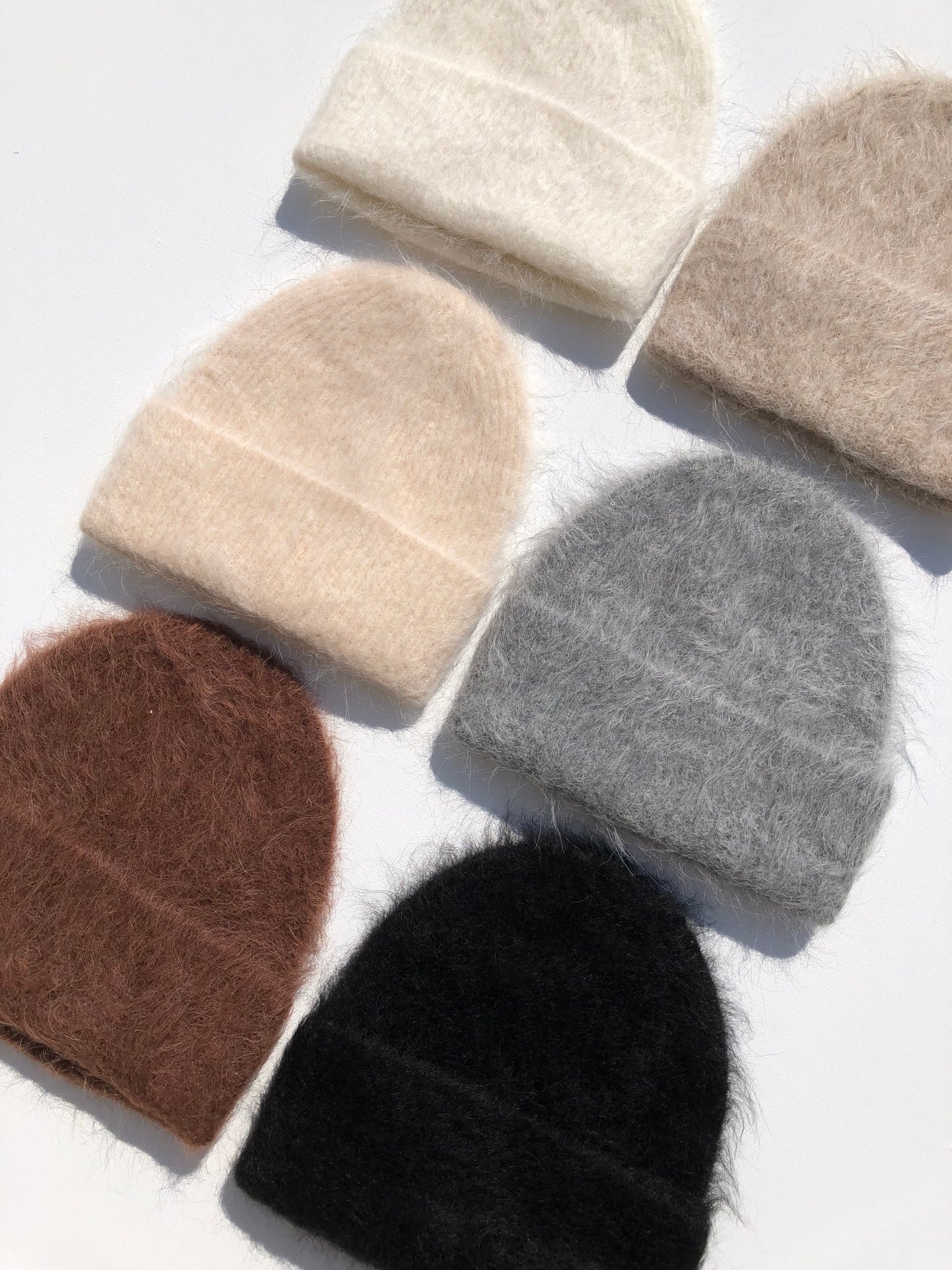 ALPACA FLUFFY BEANIE - mid of December