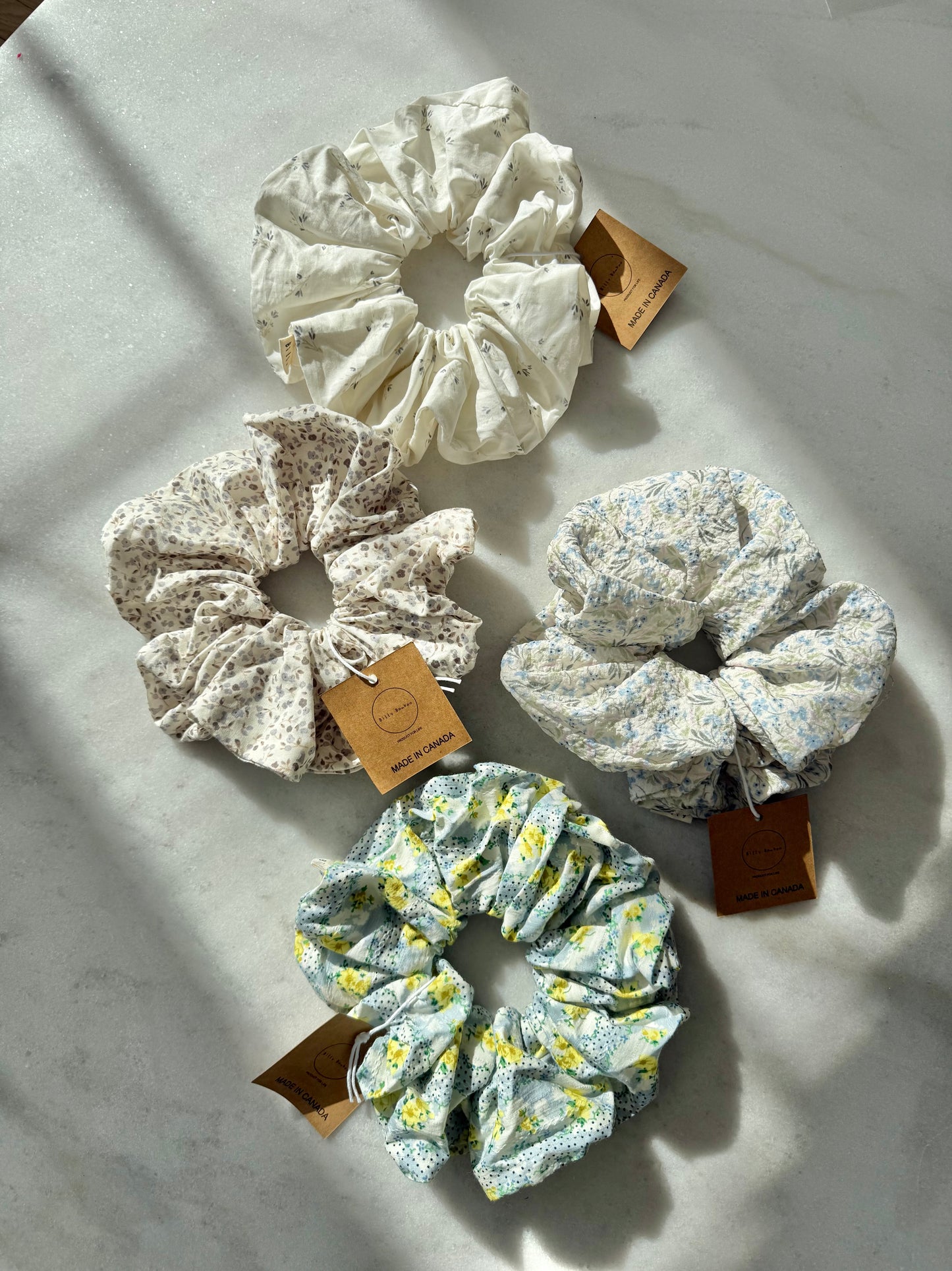 VICTORIA FLORAL SCRUNCHIE