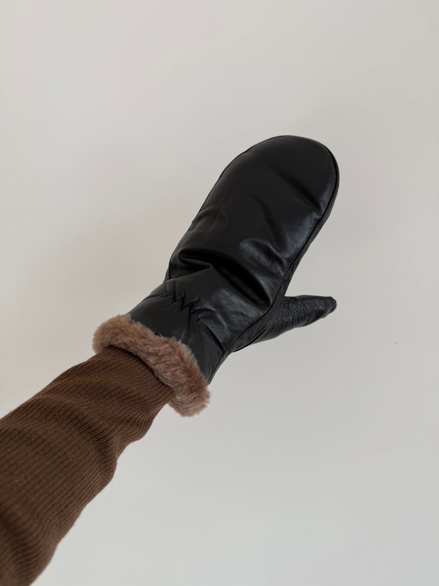 LEATHER SHEARLING MITTENS