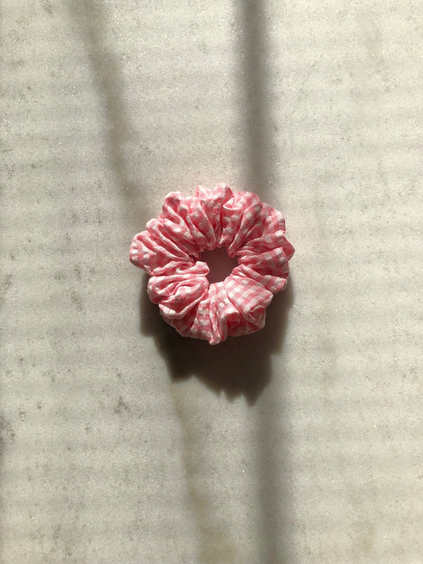 MINI GINGHAM SEERSUCKER SCRUNCHIES - crystal bright