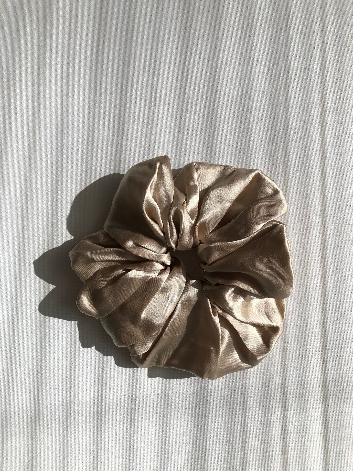 PURE SILK SCRUNCHIES - neutral