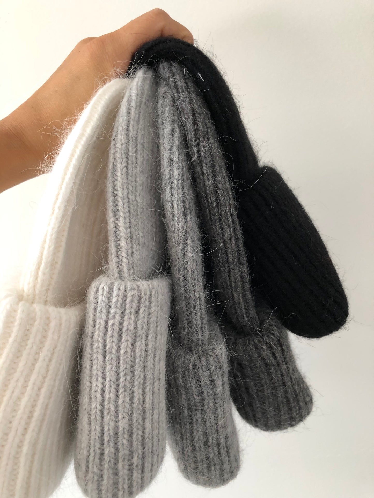 ROYAL ANGORA BEANIE - neutral