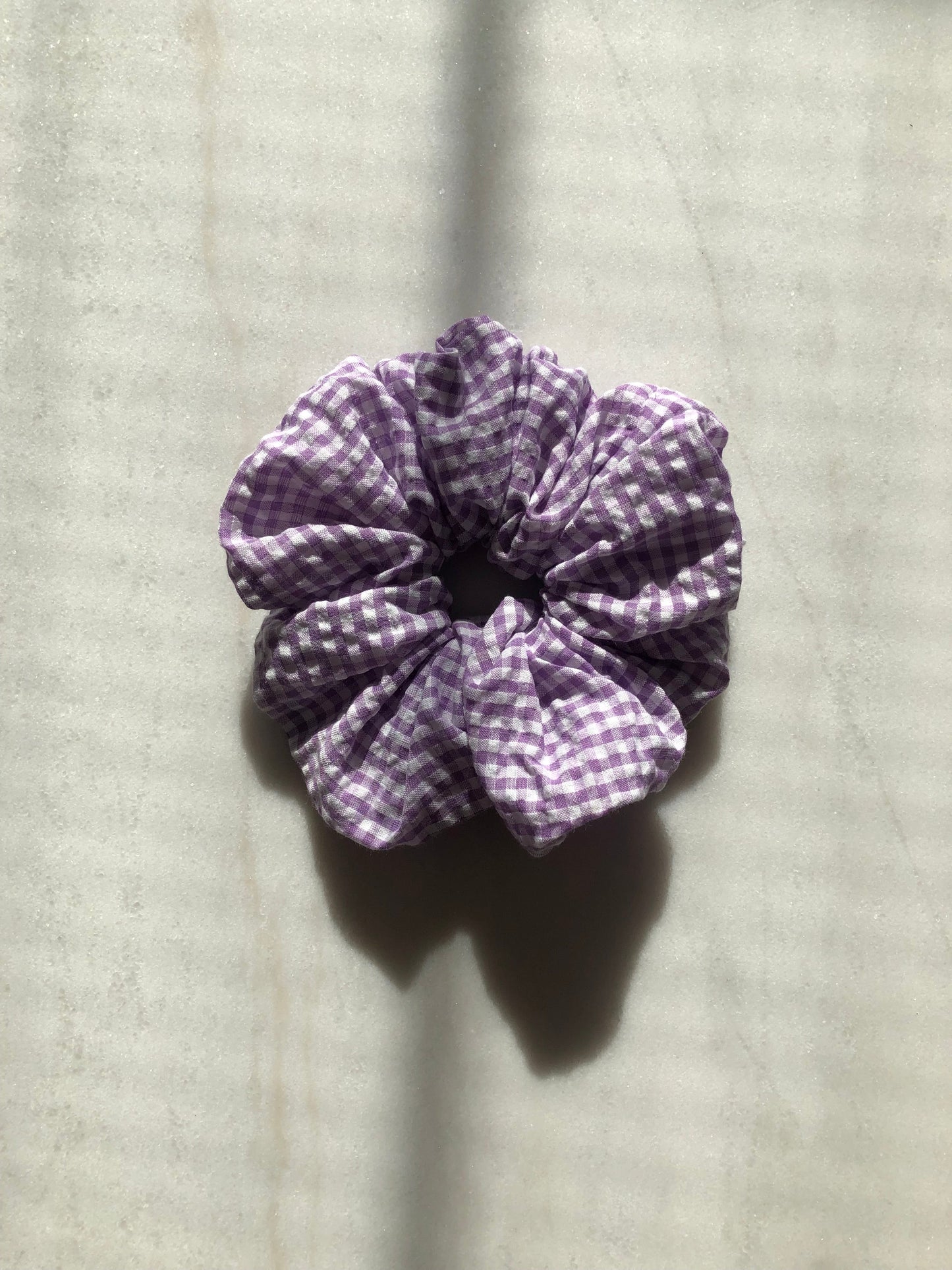 MINI GINGHAM SEERSUCKER SCRUNCHIES - crystal bright