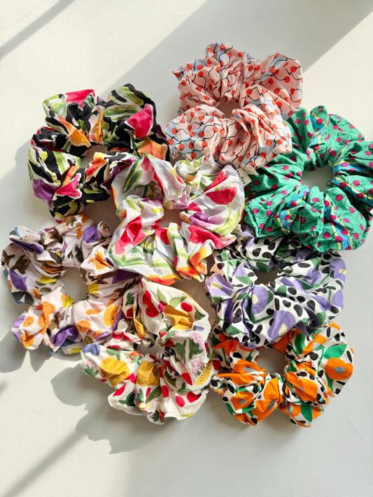 CHELSEA FLORAL SCRUNCHIES