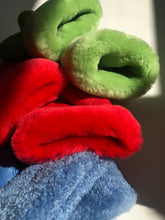 Load image into Gallery viewer, PUFFY SHEARLING MITTENS