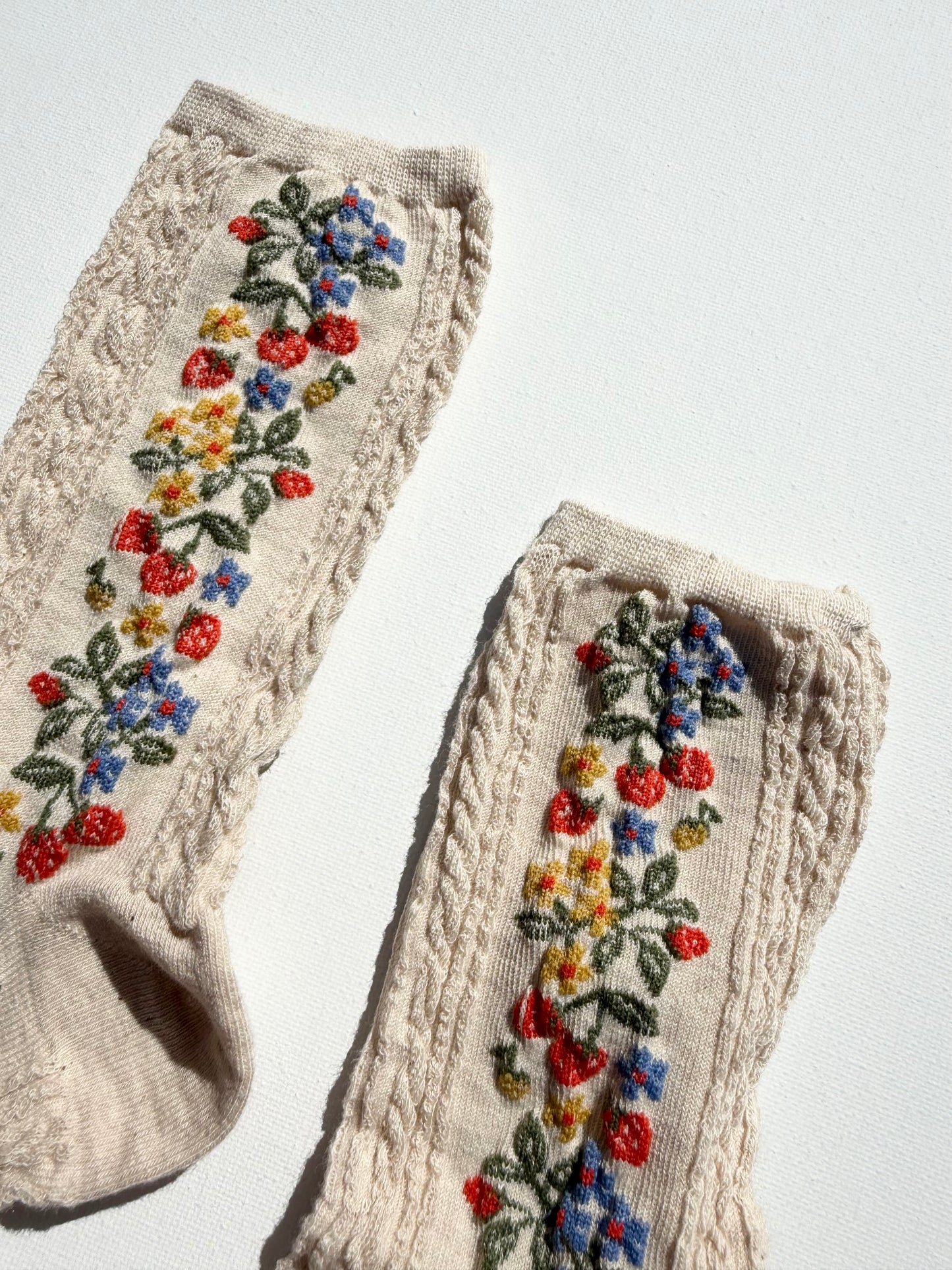 WILD STRAWBERRY SOCKS