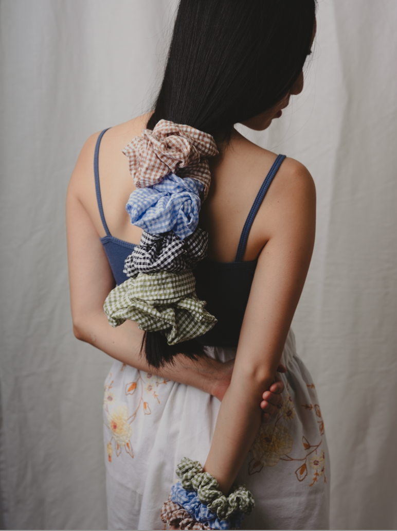 MINI GINGHAM SEERSUCKER SCRUNCHIES - neutral