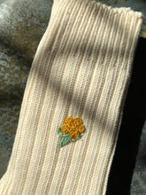 Load image into Gallery viewer, CROCHET FIELD ROSE SOCKS