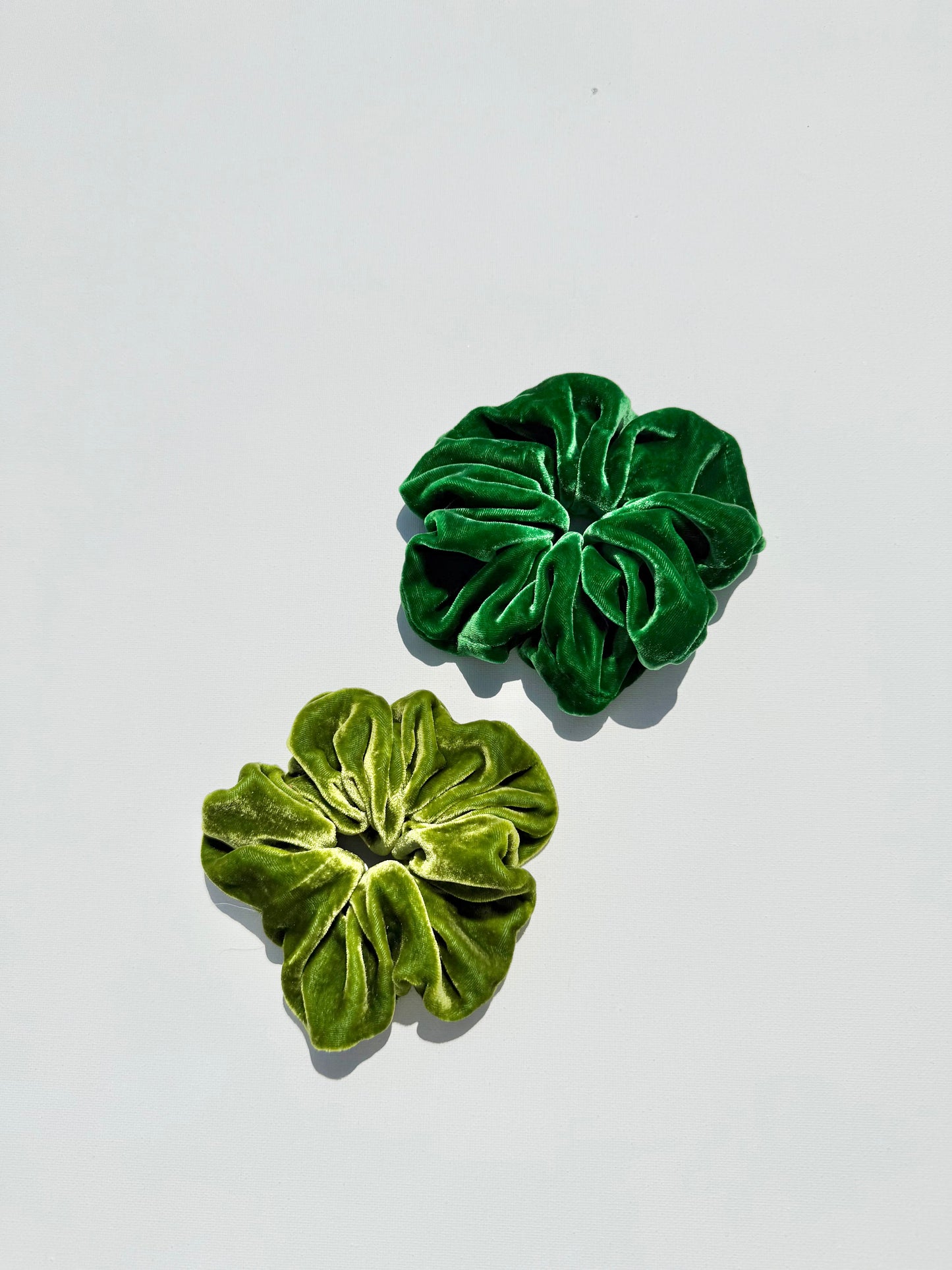 SILK VELVET SCRUNCHIES - crystal bright