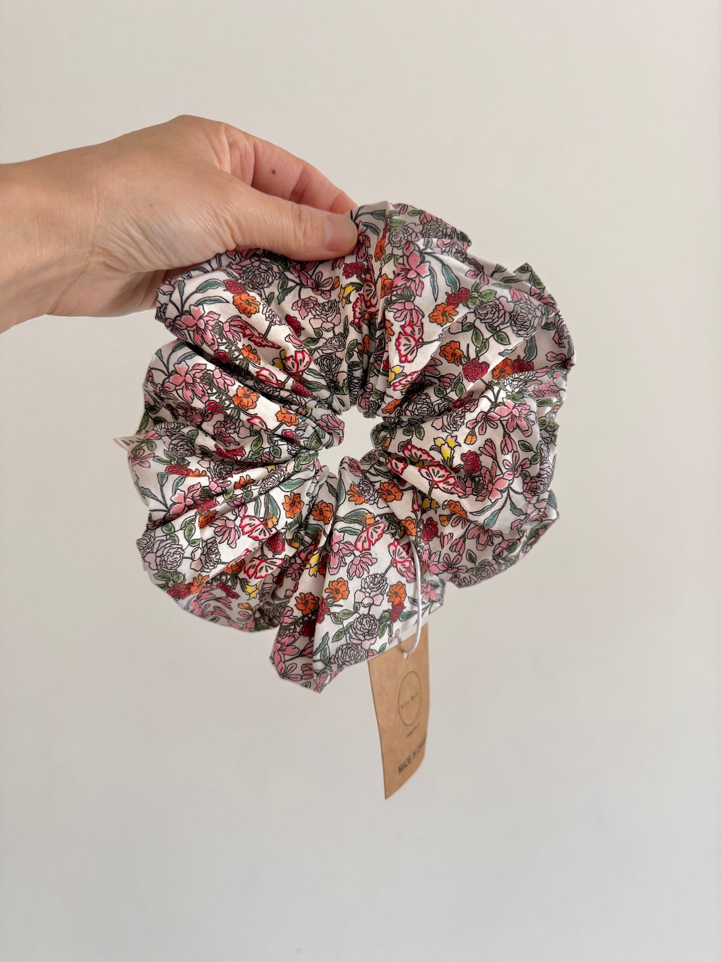 MEADOW BLOOM FLORAL SCRUNCHIE