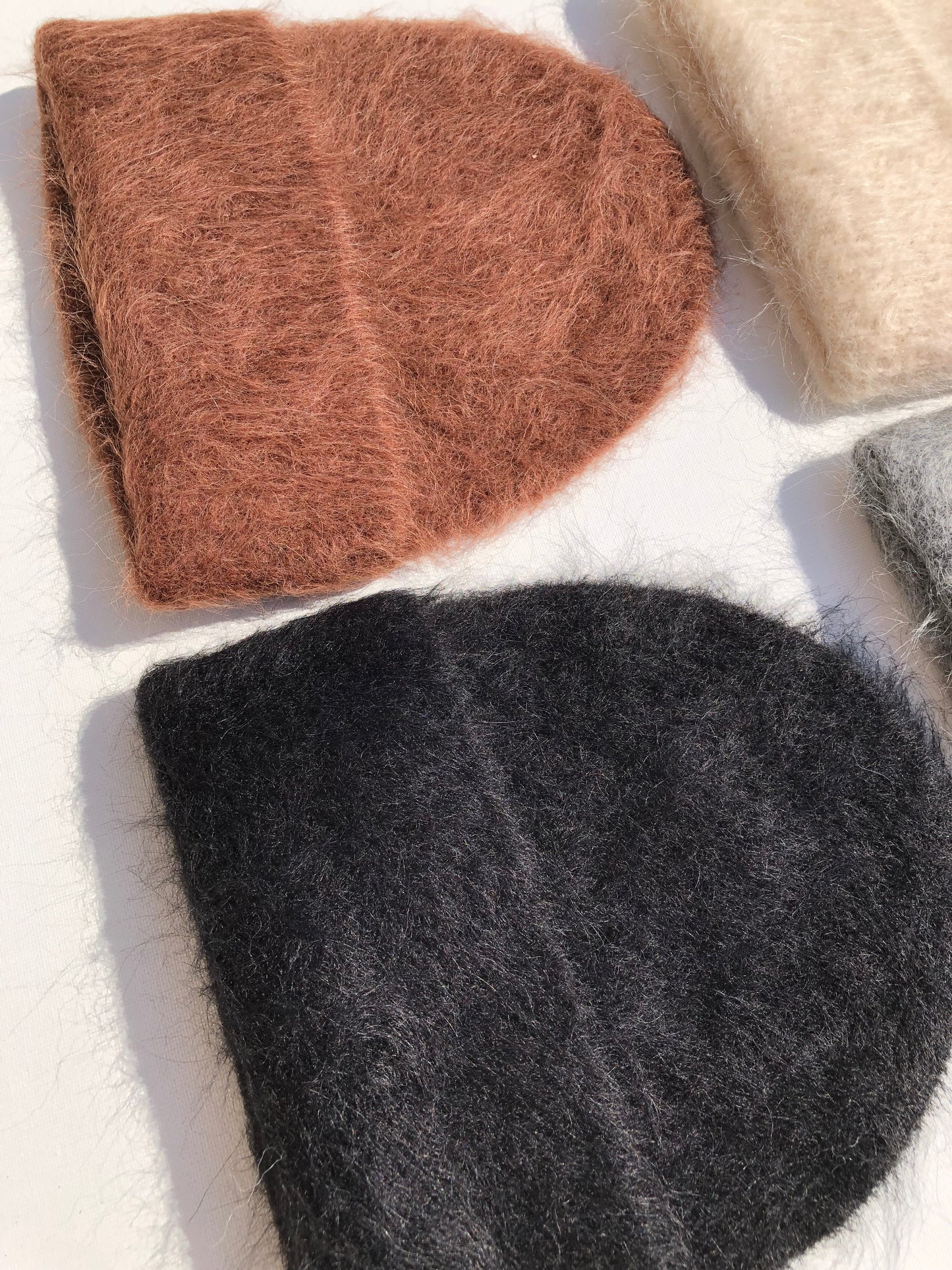 ALPACA FLUFFY BEANIE - mid of December