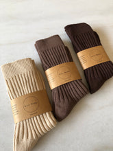 Load image into Gallery viewer, RIBBED COTTON HIGH SOCKS - neutral