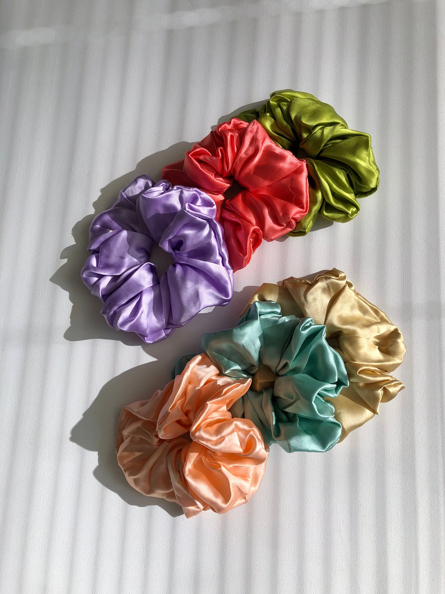 PURE SILK SCRUNCHIES - snow pastel