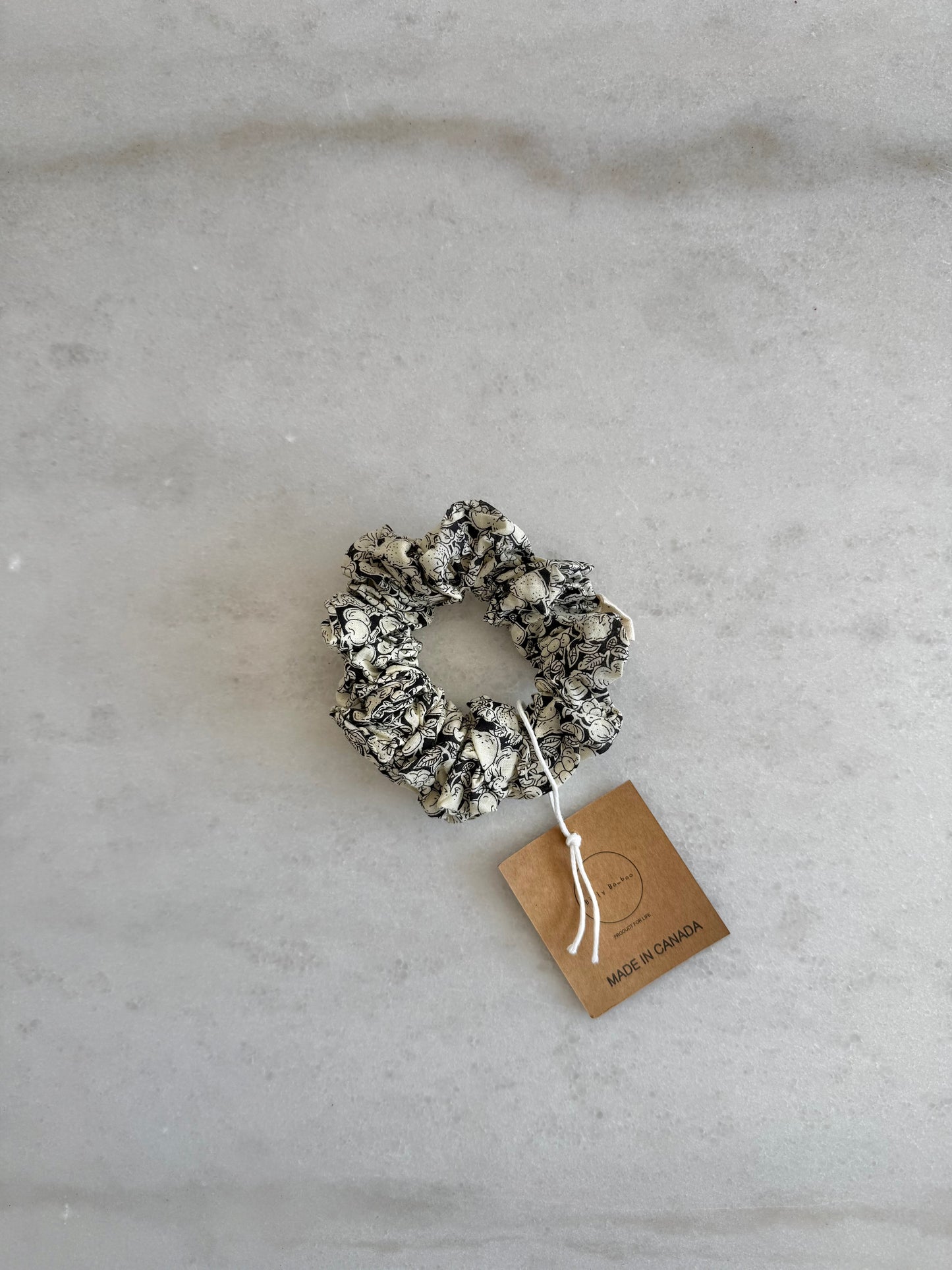 VICTORIA FLORAL SCRUNCHIE