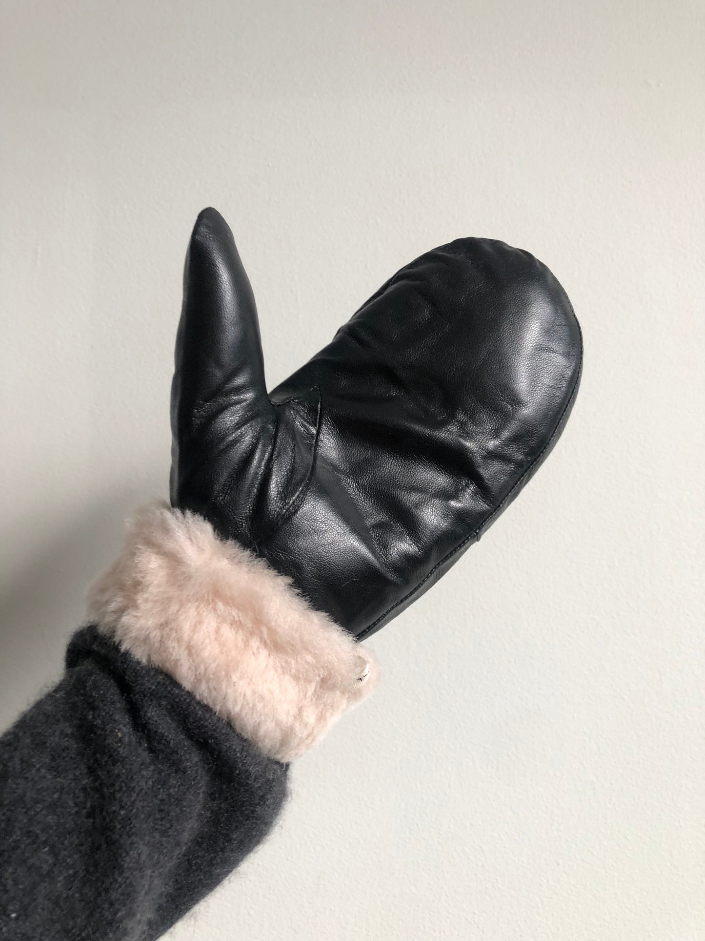 LEATHER SHEARLING MITTENS