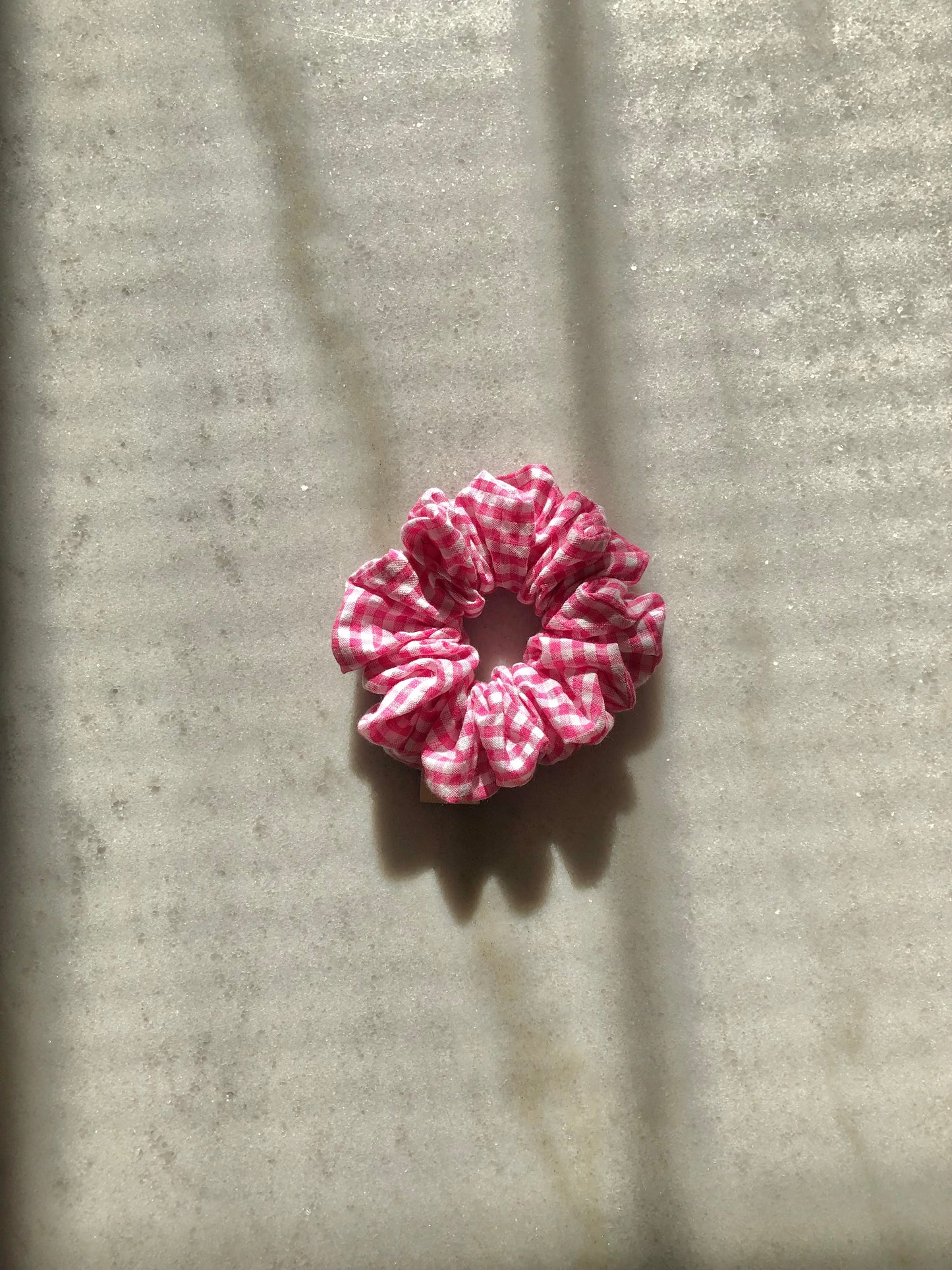 MINI GINGHAM SEERSUCKER SCRUNCHIES - snow pastel