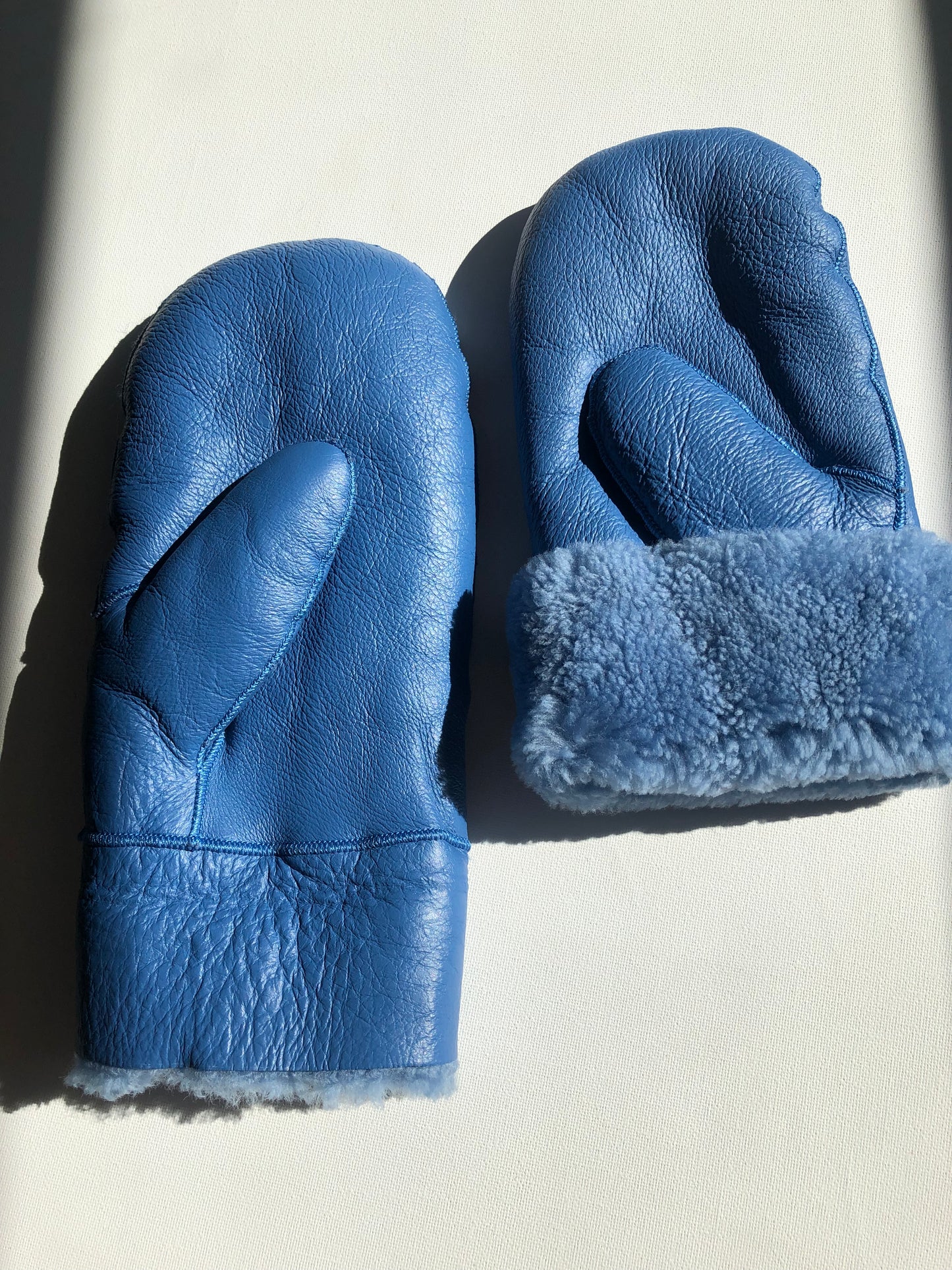 PUFFY SHEARLING MITTENS