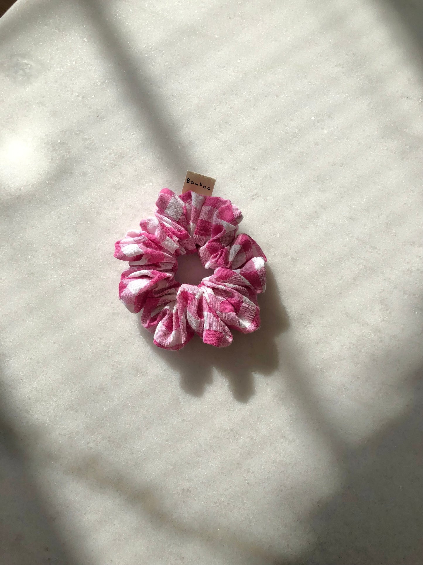 GINGHAM SEERSUCKER SCRUNCHIES - snow pastel