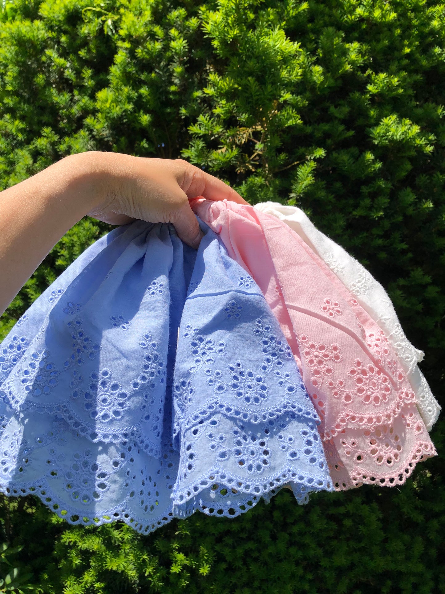 BELLA LACE SCRUNCHIES