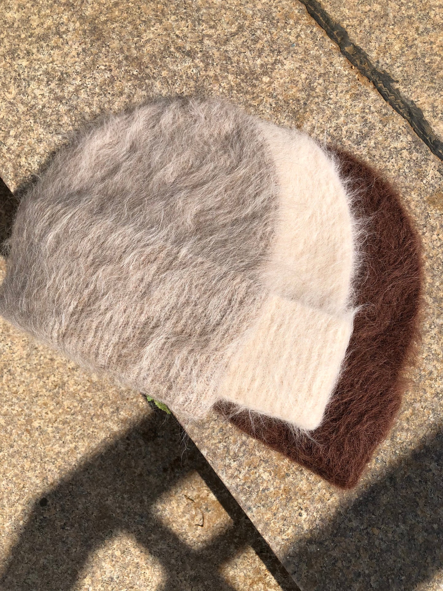 ALPACA FLUFFY BEANIE - mid of December