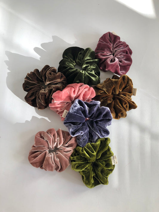 VELVET SCRUNCHIES - neutral