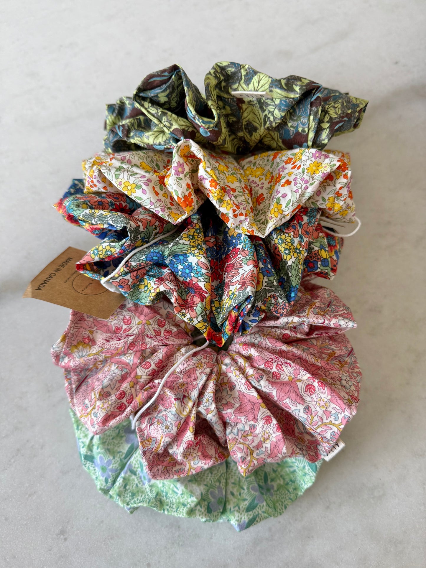 MEADOW BLOOM FLORAL SCRUNCHIE