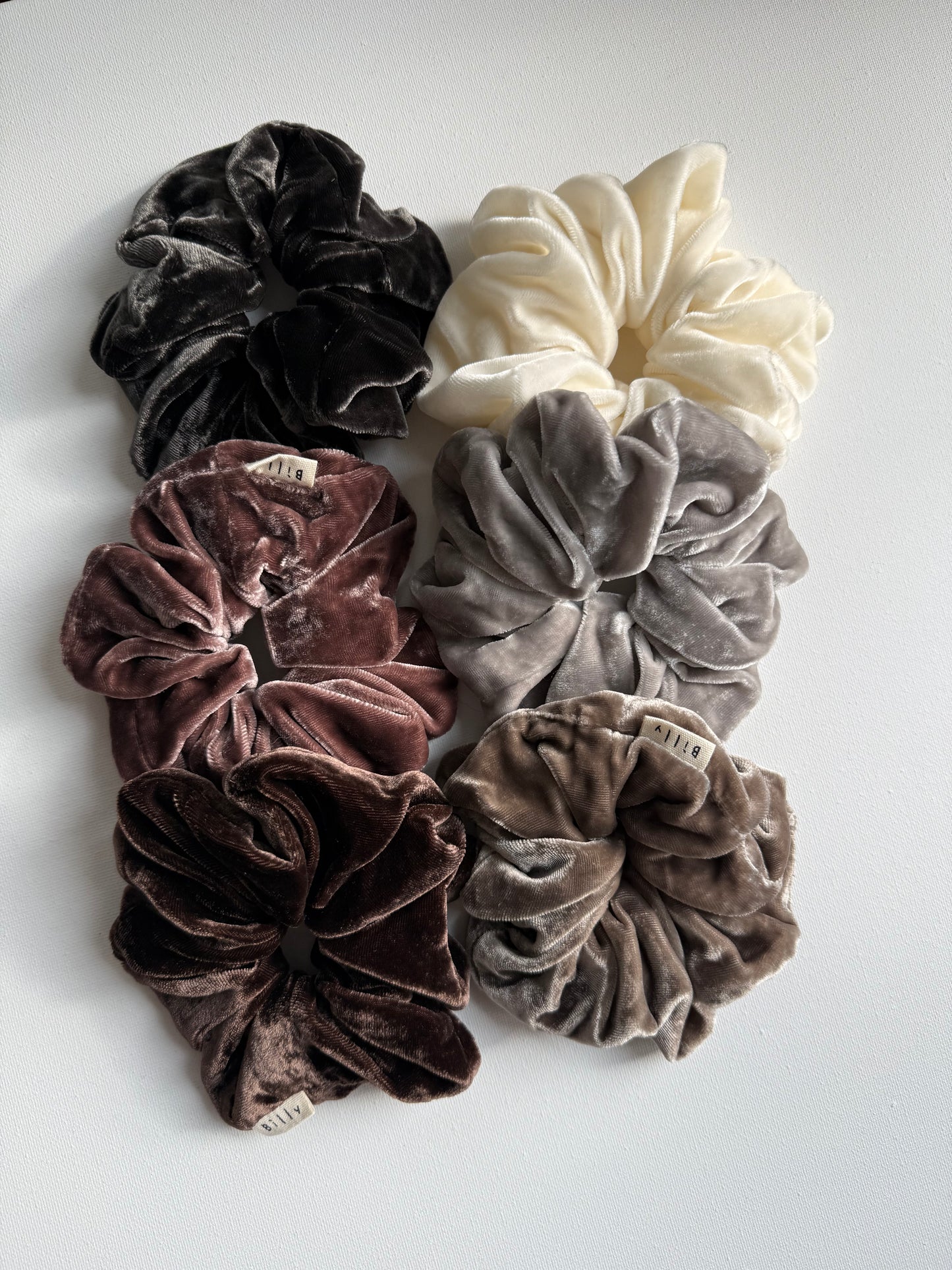 VELVET SCRUNCHIES - neutral
