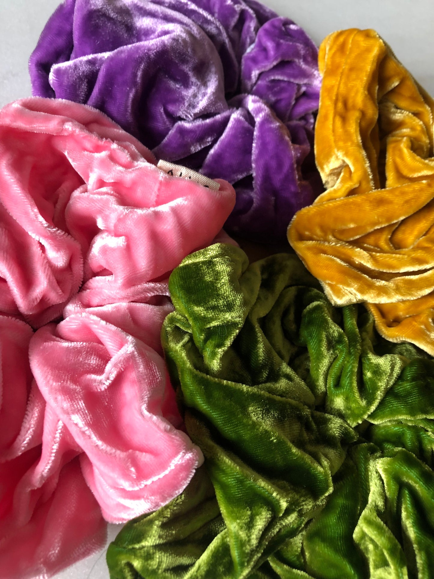 SILK VELVET SCRUNCHIES - crystal bright
