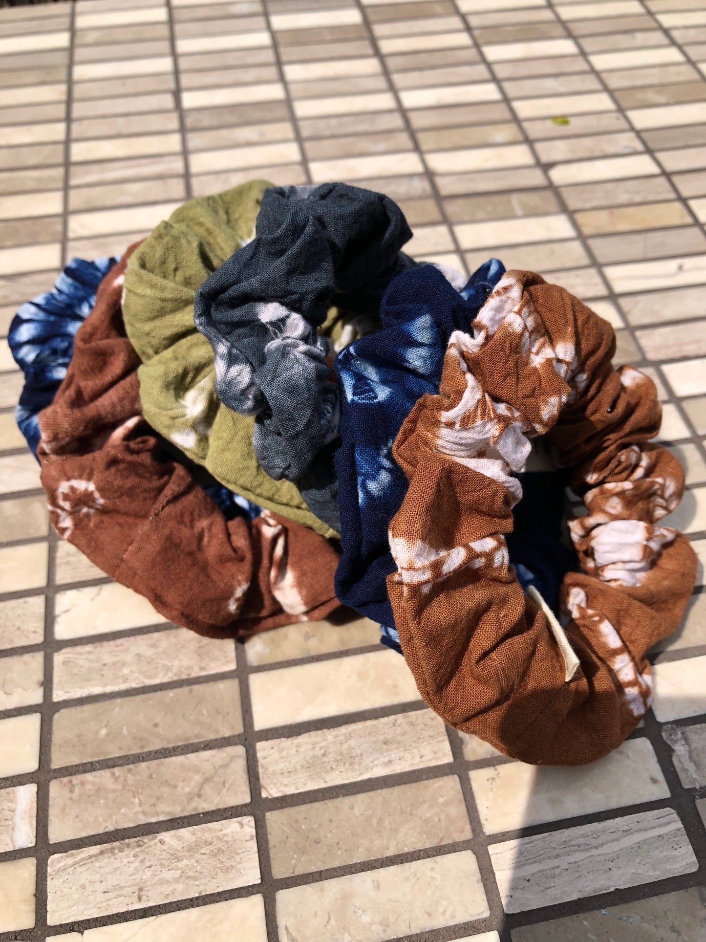 TIE - DYE SCRUNCHIES