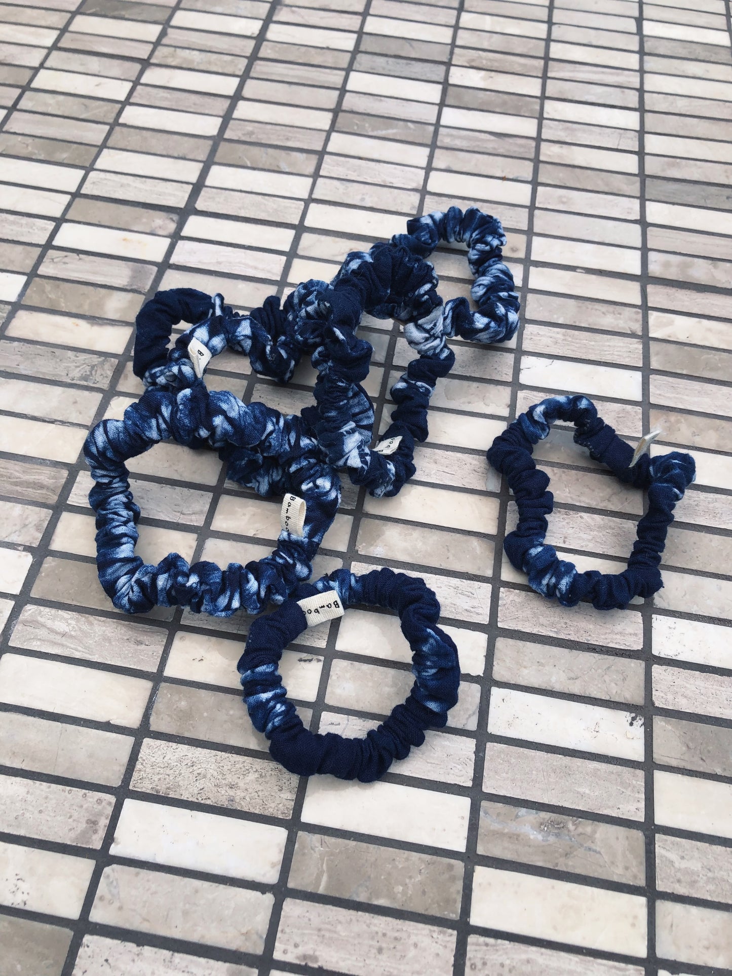 MINI TIE - DYE SCRUNCHIES