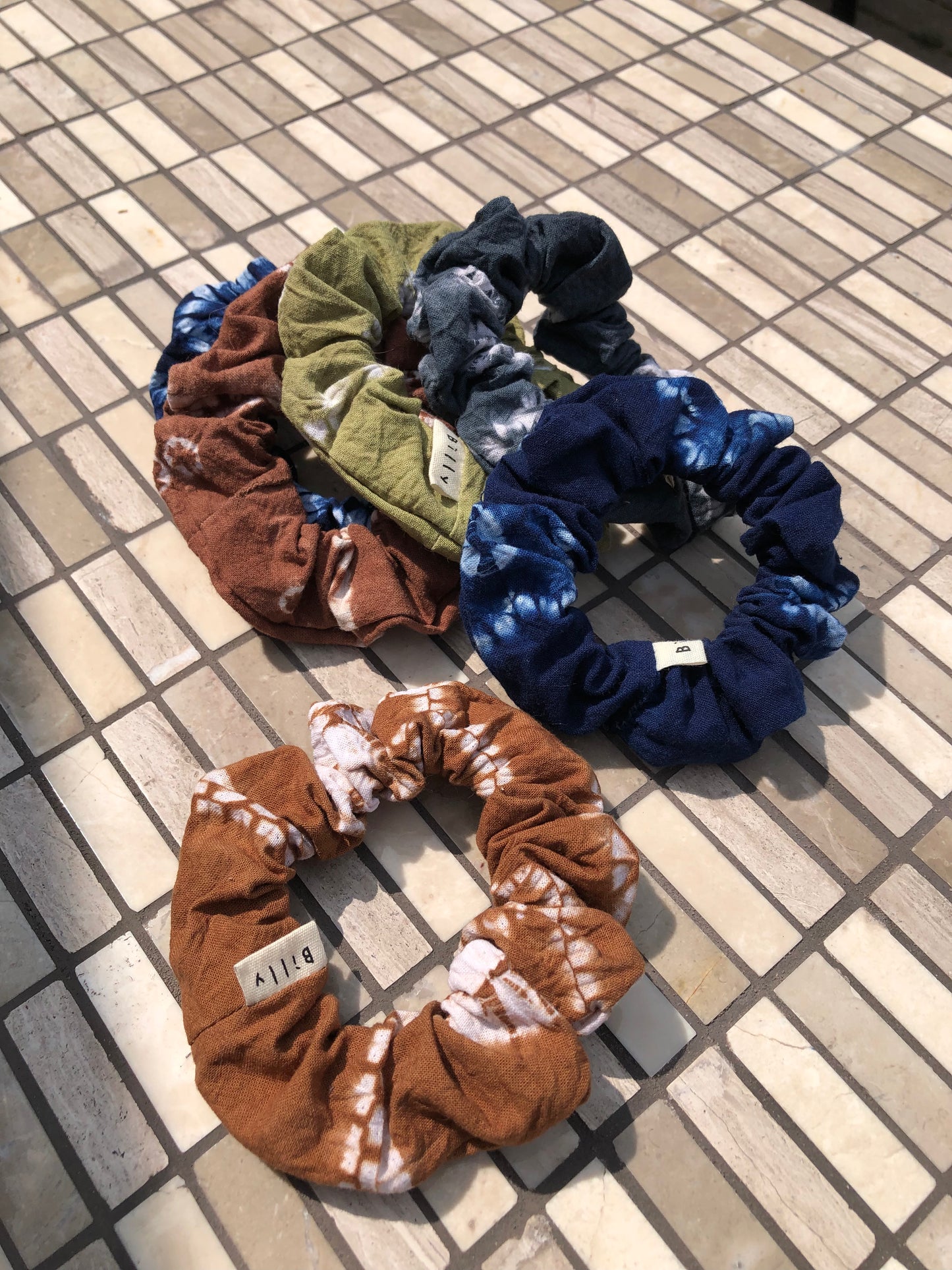 TIE - DYE SCRUNCHIES