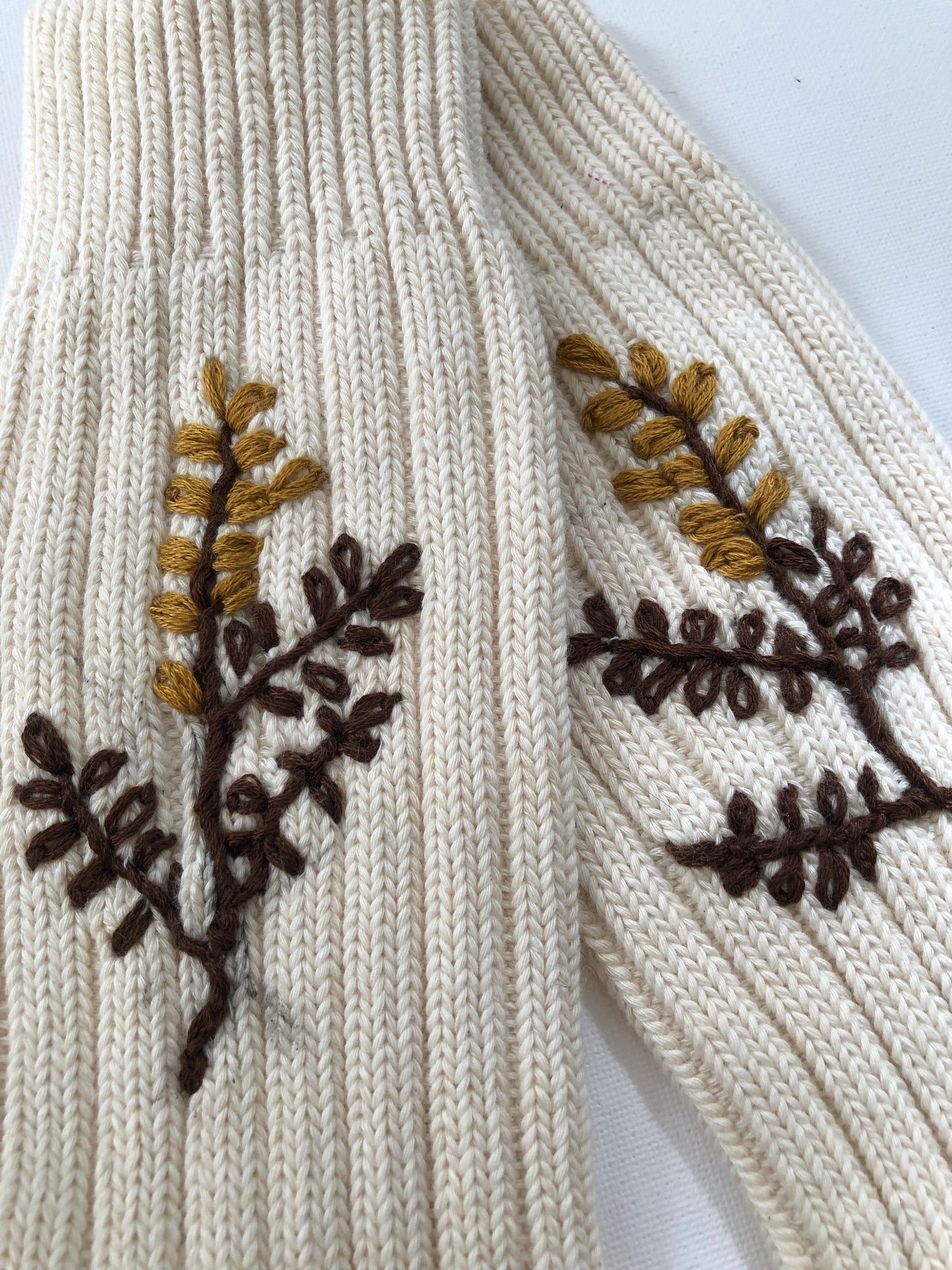 EMBROIDERED SOCKS